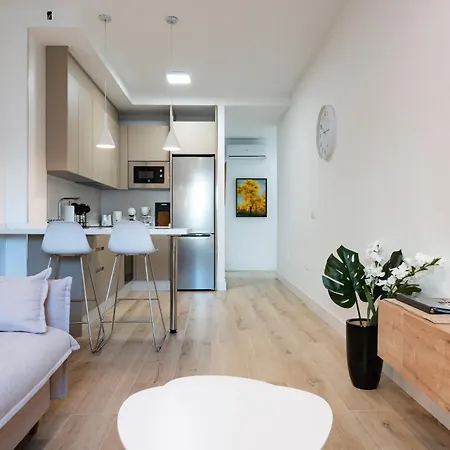 Martin's Place 80 Mts To Apartament *